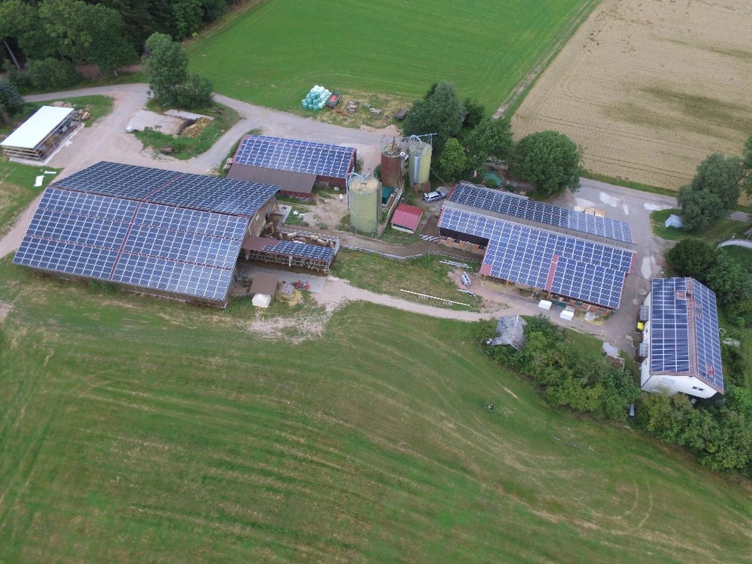 Agrarfelder Anmietung , Beratung zum Thema Solarenergie, Stromspeicher und E-Ladestationen, Photovoltaik Planungsservice, Installation Photovoltaikanlage, Stromspeicher Installation, Installation von Wallboxen (E-Ladestation), Photovoltaik Anmeldeservice, Förderberatung Photovoltaik und E-Mobility, Günstig Qualität sofort gut, Was kostet eine Fotovoltaik Anlage?