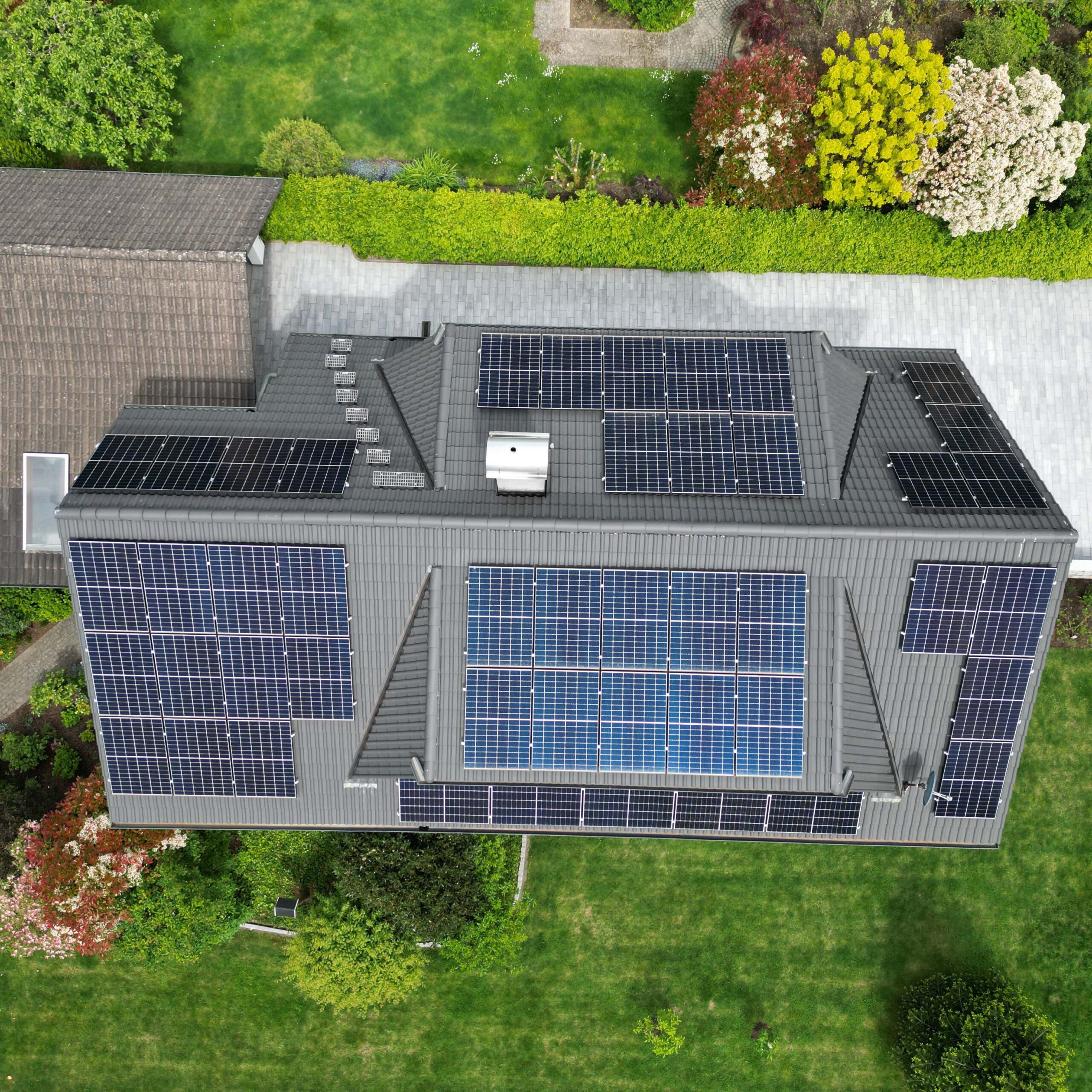 Modulreinigung ,Beratung zum Thema Solarenergie, Stromspeicher und E-Ladestationen, Photovoltaik Planungsservice, Installation Photovoltaikanlage, Stromspeicher Installation, Installation von Wallboxen (E-Ladestation), Photovoltaik Anmeldeservice, Förderberatung Photovoltaik und E-Mobility, Günstig Qualität sofort gut, Was kostet eine Fotovoltaik Anlage? ,Freiburg, Offenburg, Karlsruhe, Baden-Baden Rastatt, riegel ettlingen